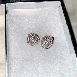 Circular stud gem earrings